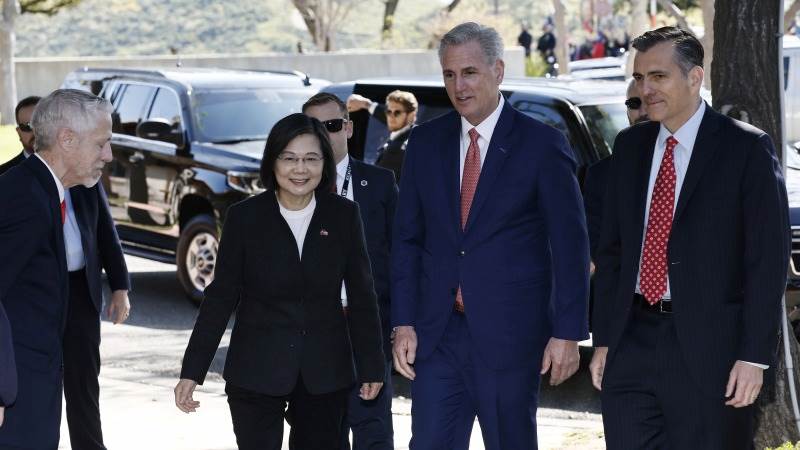 McCarthy meets with Taiwan’s president in California