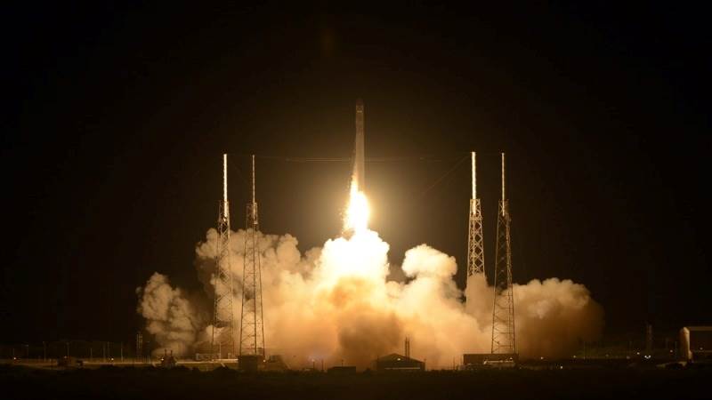 SpaceX launches Intelsat IS-40e mission