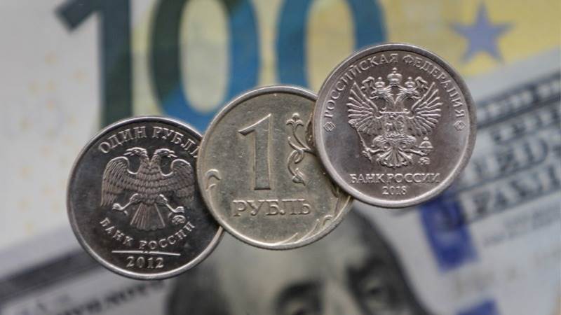 Ruble down 1% against dollar on rising imports