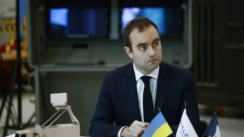 France denies having troops in Ukraine