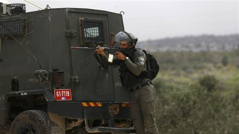 Israeli troops kill two Palestinian gunmen in West Bank