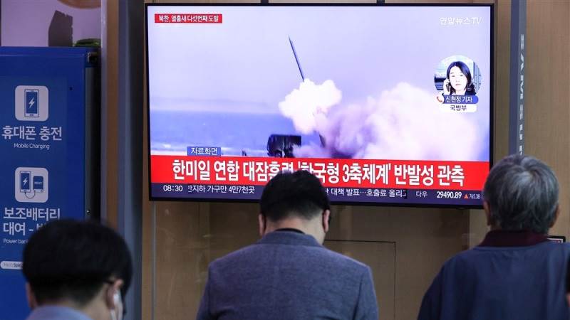 Japan says N. Korean missile lands in ocean