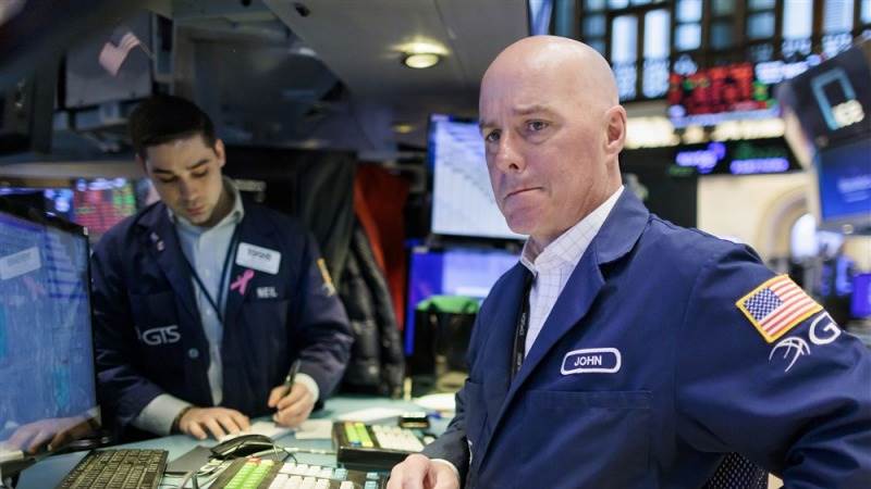 Wall Street kicks off lower as banks post Q1 earnings