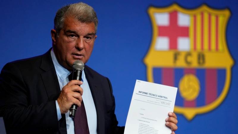 Barcelona head denied club corruption charges