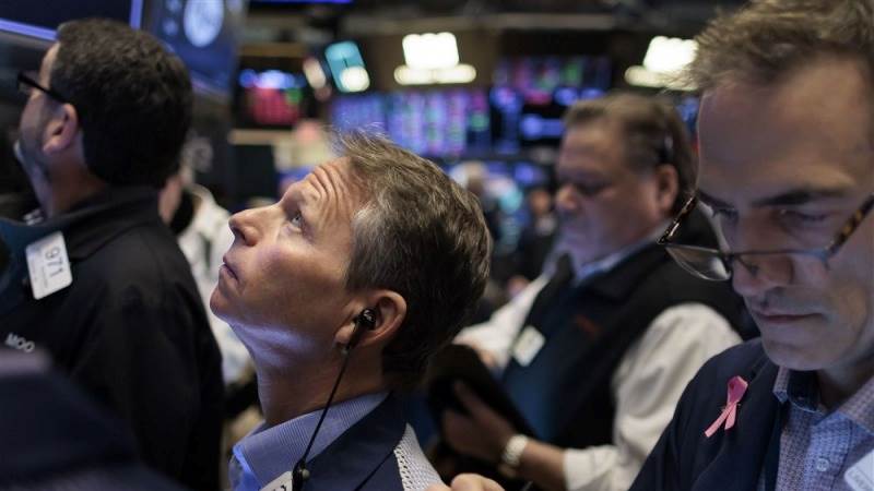 Wall Street starts week mixed as earnings season heats up