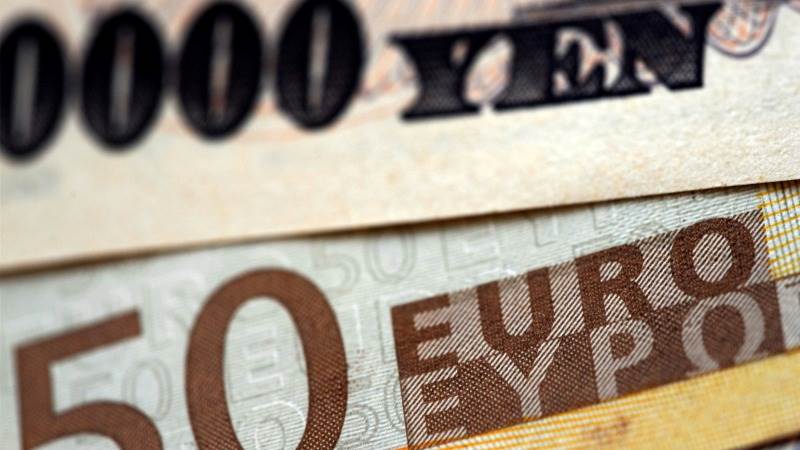 Euro hits 8-year high against yen