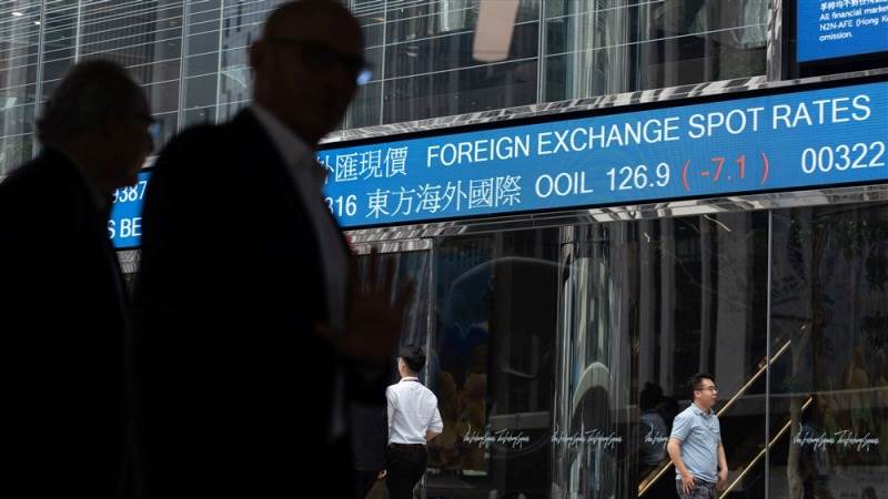 Most Asian markets drop amid big earnings week