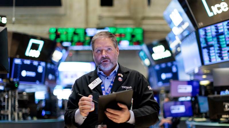 Dow, S&P 500 down at close, Nasdaq pulled up by tech earnings