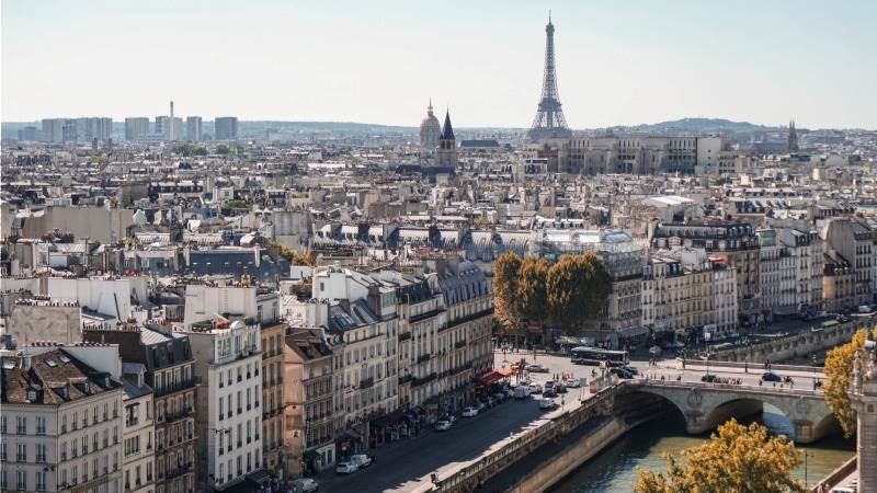 Fitch downgrades France’s credit rating to AA-