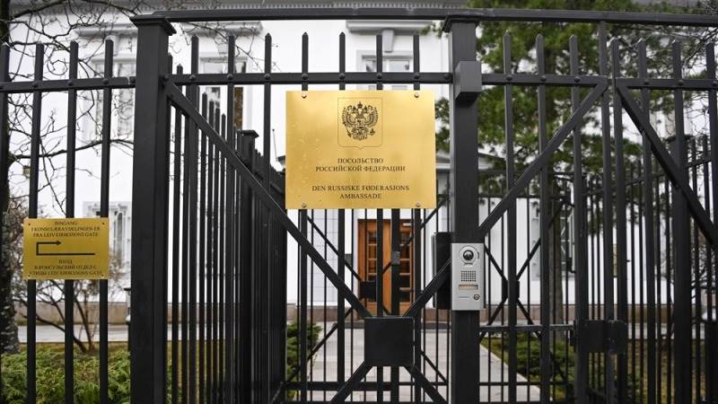 Russian embassy in Warsaw ready to respond to school seizure