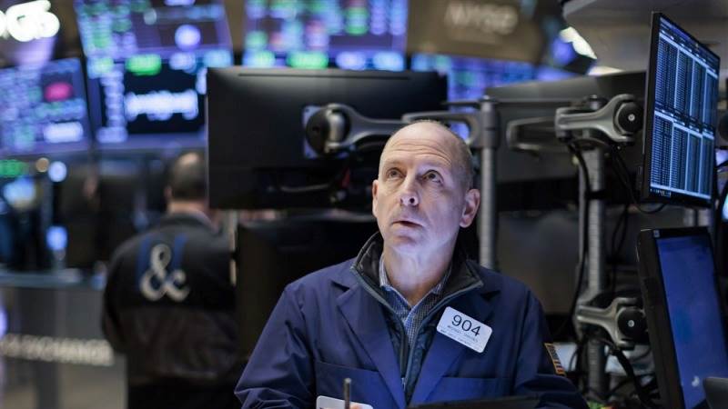 Wall Street closes mostly lower with Fed verdict looming