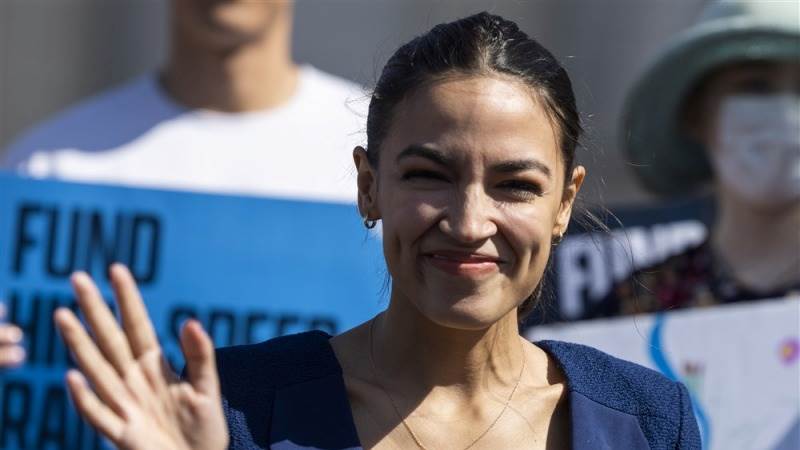 AOC, Gaetz introduce bill to ban lawmakers from trading stocks