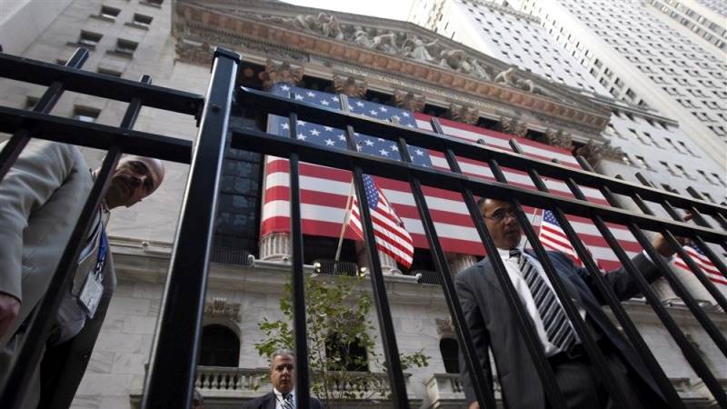 US regional banks continue to fall as banking saga persists