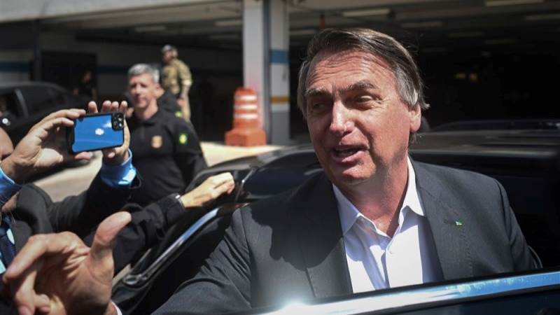 Bolsonaro insists he didn’t receive COVID-19 vaccine