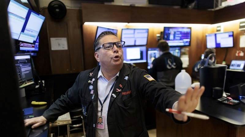 US stock futures mostly lower ahead of economic data