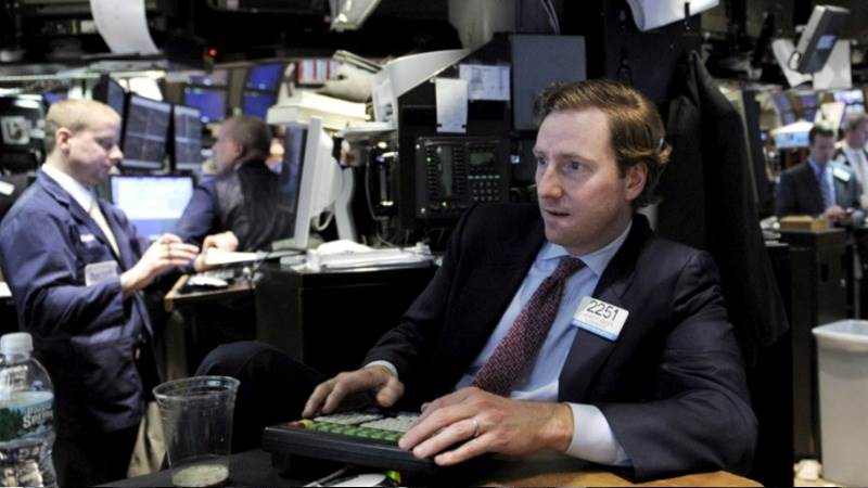 US closes mixed amid data, earnings