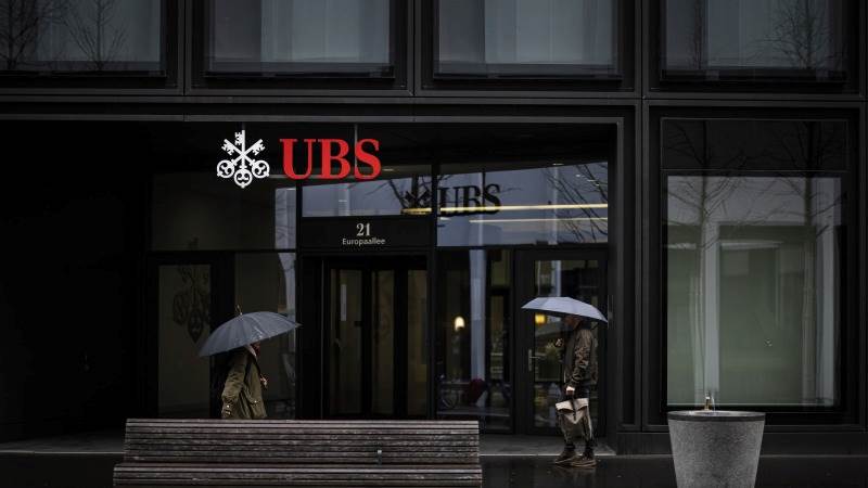 UBS starts offering first AT1 bonds