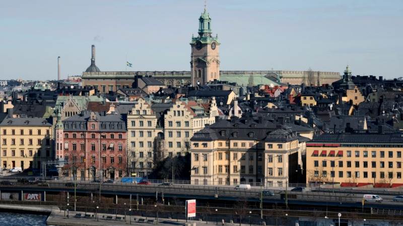 Swedish c. bank files police report, suspects contractual ties crime