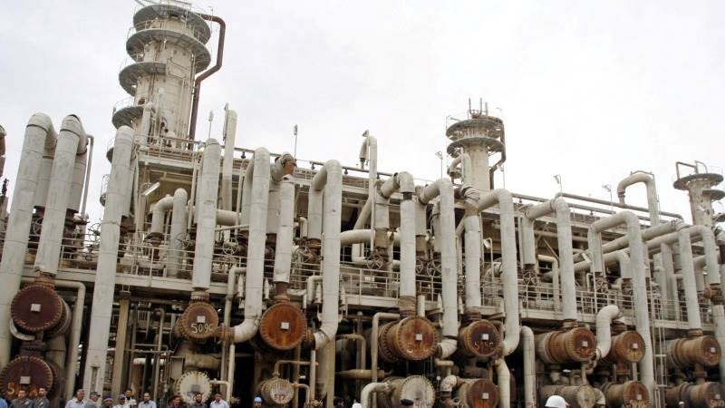 Iraq, Iran agree to invest in joint oil fields