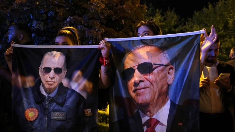 Erdogan fails to secure enough votes, race heads to runoff