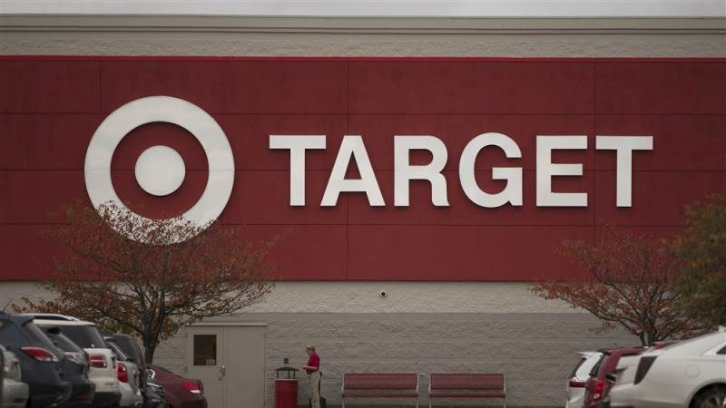 Target Q1 revenue mostly unchanged at $25.3B