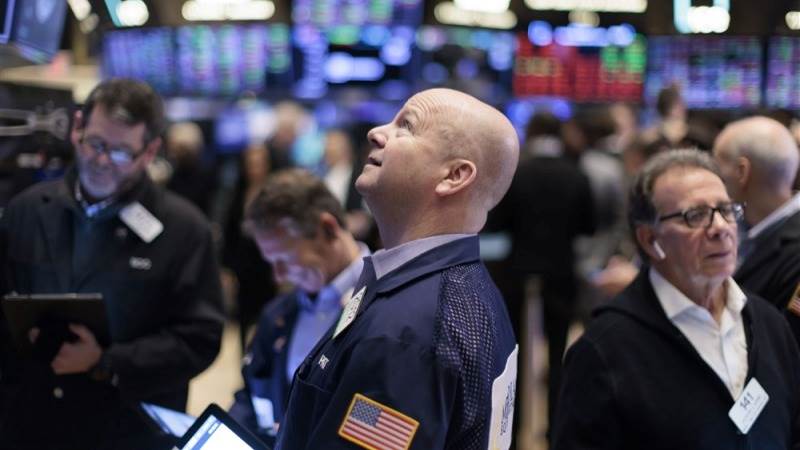 Dow closes 400 pts higher amid debt ceiling talks