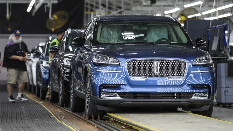 NHTSA recalls 142,000 Ford Lincoln over fire risks