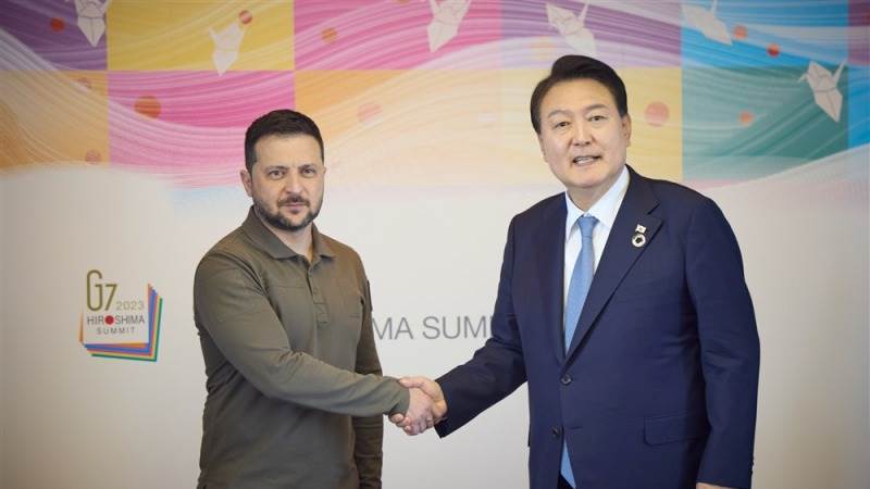 Yoon, Zelensky talk bilateral cooperation