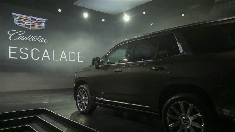 GM confirms it will build electric Cadillac Escalade