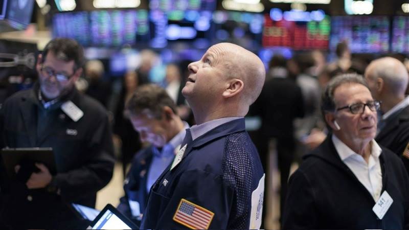 US kicks off lower as debt ceiling talks continue