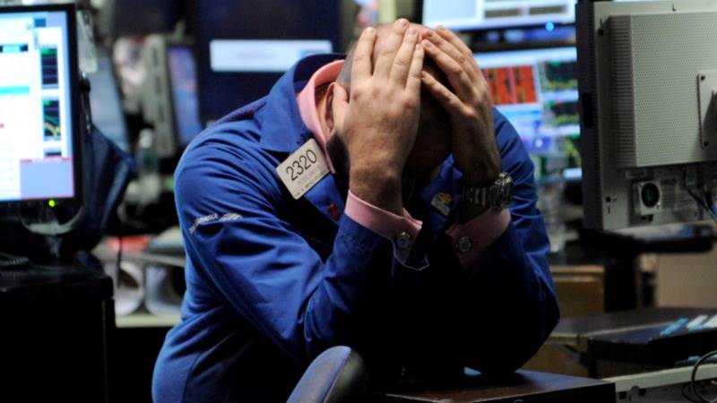 Dow plunges 230 pts amid sluggish debt talks