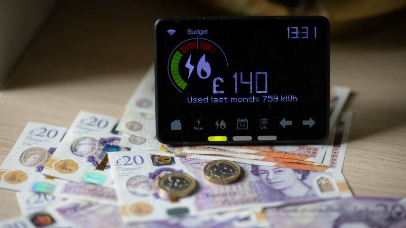 UK regulator sets annual energy cap at £2,074