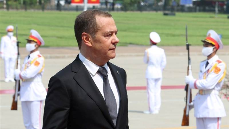 Medvedev: Talks with Ukraine impossible with Zelensky in power