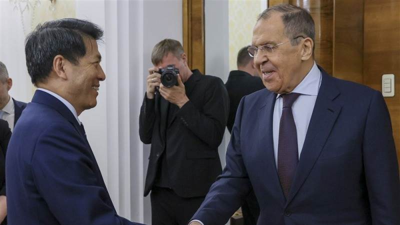 Lavrov: Kiev, West prevent resumption of peace talks