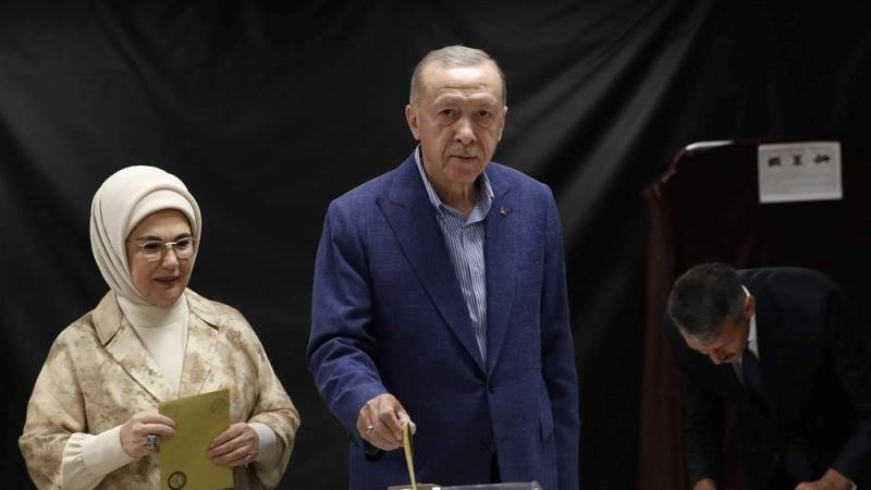 Erdogan urges people to vote in runoffs