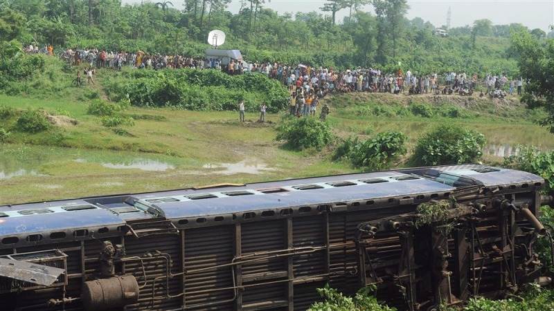 Local official: India train crash death toll up to 207