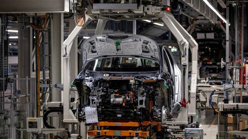 German factory orders down 0.4% in April