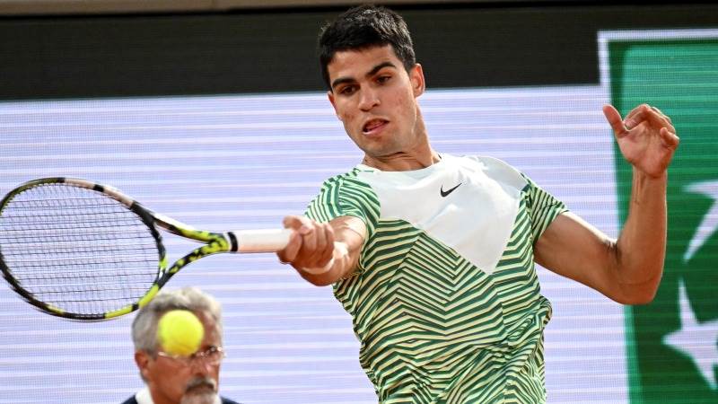 Alcaraz through to his first Roland-Garros SF