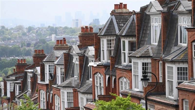 UK house prices down 1% in May