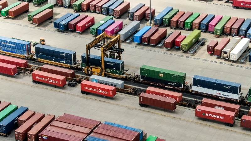 US trade deficit rises to $74.6B in April