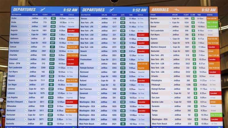 FlightAware reports 1,628 flight delays, 95 cancellations