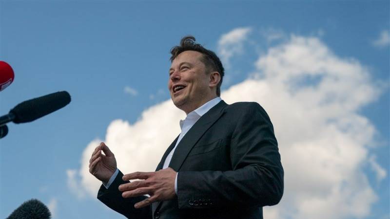 Musk: No exclusivity, legal docs needed to put shows on Twitter