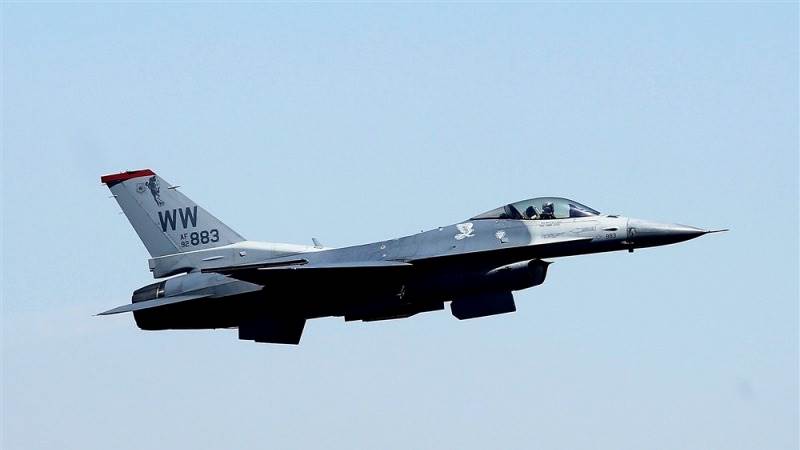 Lockheed ready to train Ukrainian pilots on F-16s