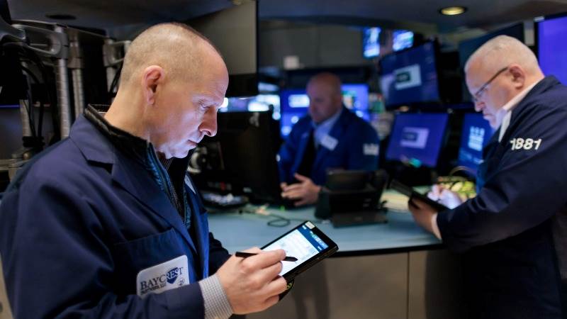 US closes mostly higher after choppy session