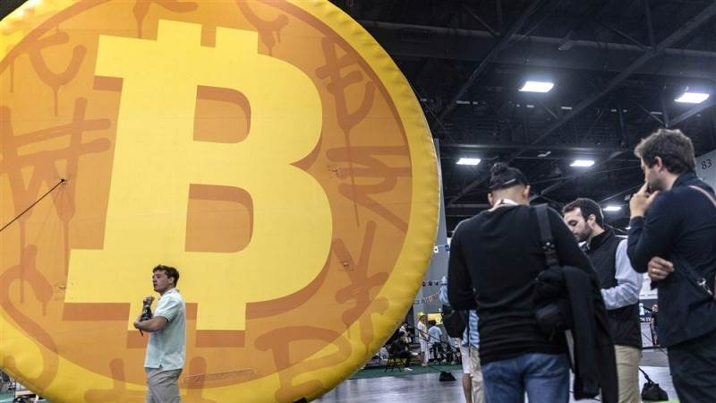 Bitcoin soars nearly 5% to a fresh yearly high