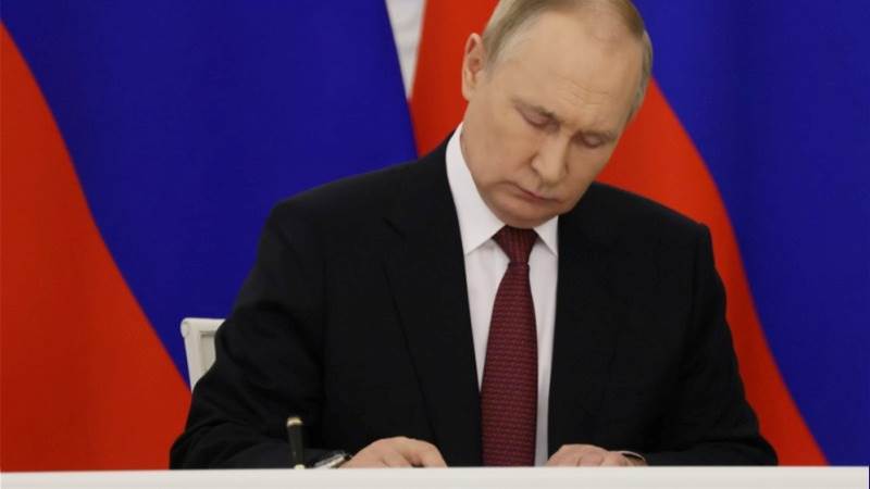 Putin inks law imposing fines for violating martial law