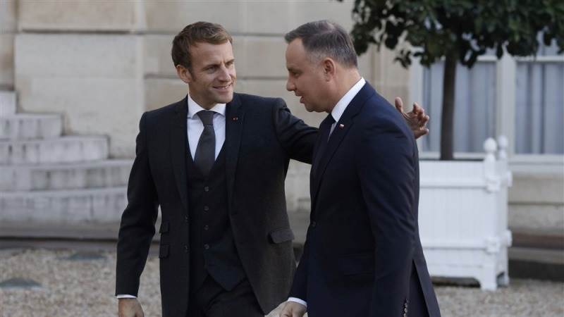 Macron, Duda talk situation in Russia