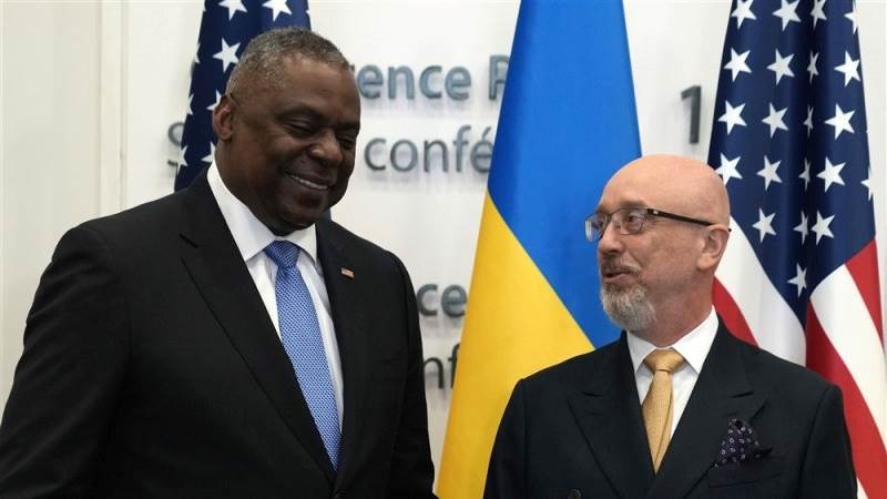 Ukraine’s defense minister talks Russia with US’ Austin