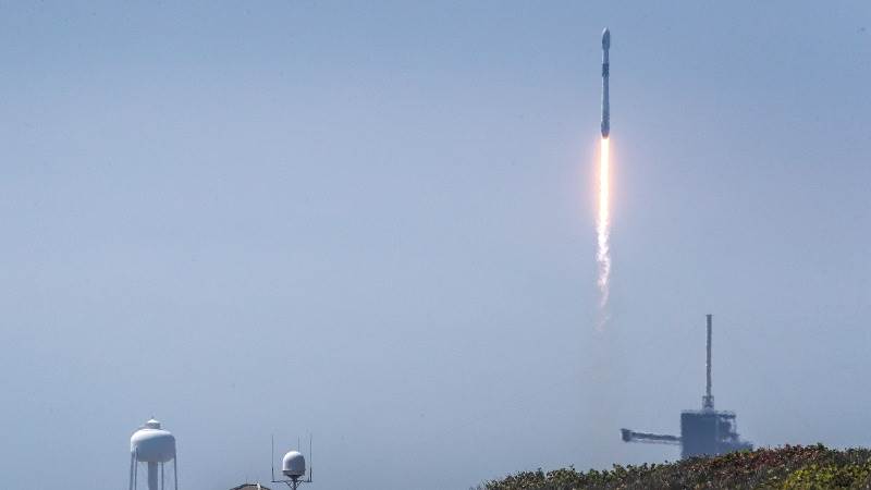 SpaceX’s Falcon 9 lifts off first S. Korean spy satellite