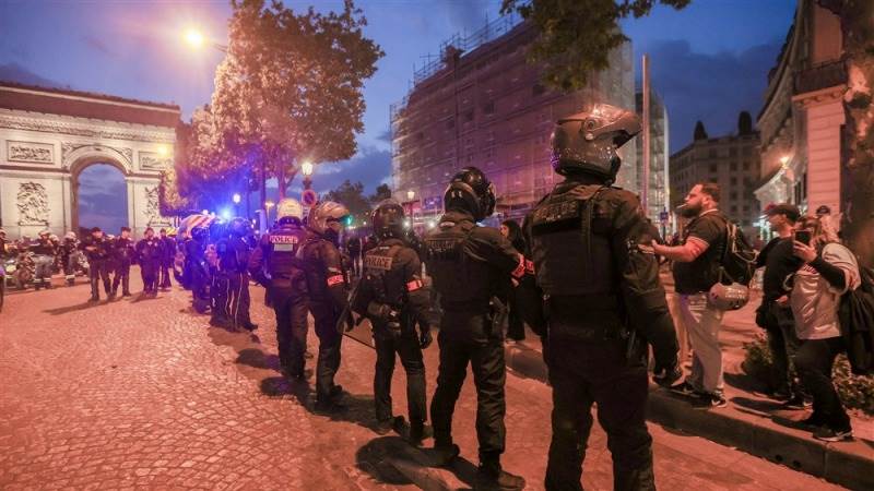 France: 427 people arrested in fifth night of unrest